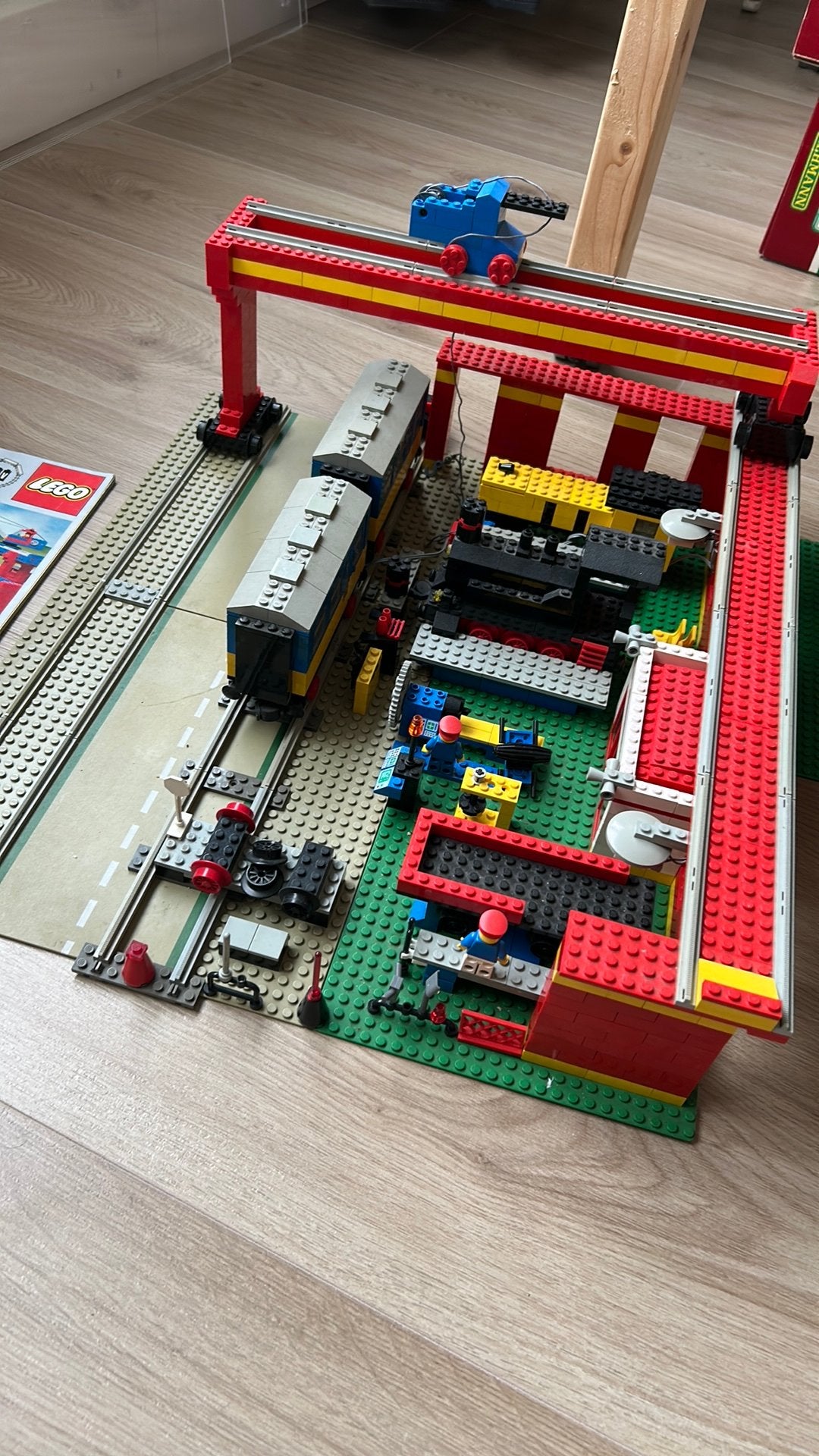 Lego trein garage 7777 +7710, Ophalen of Verzenden, Gebruikt