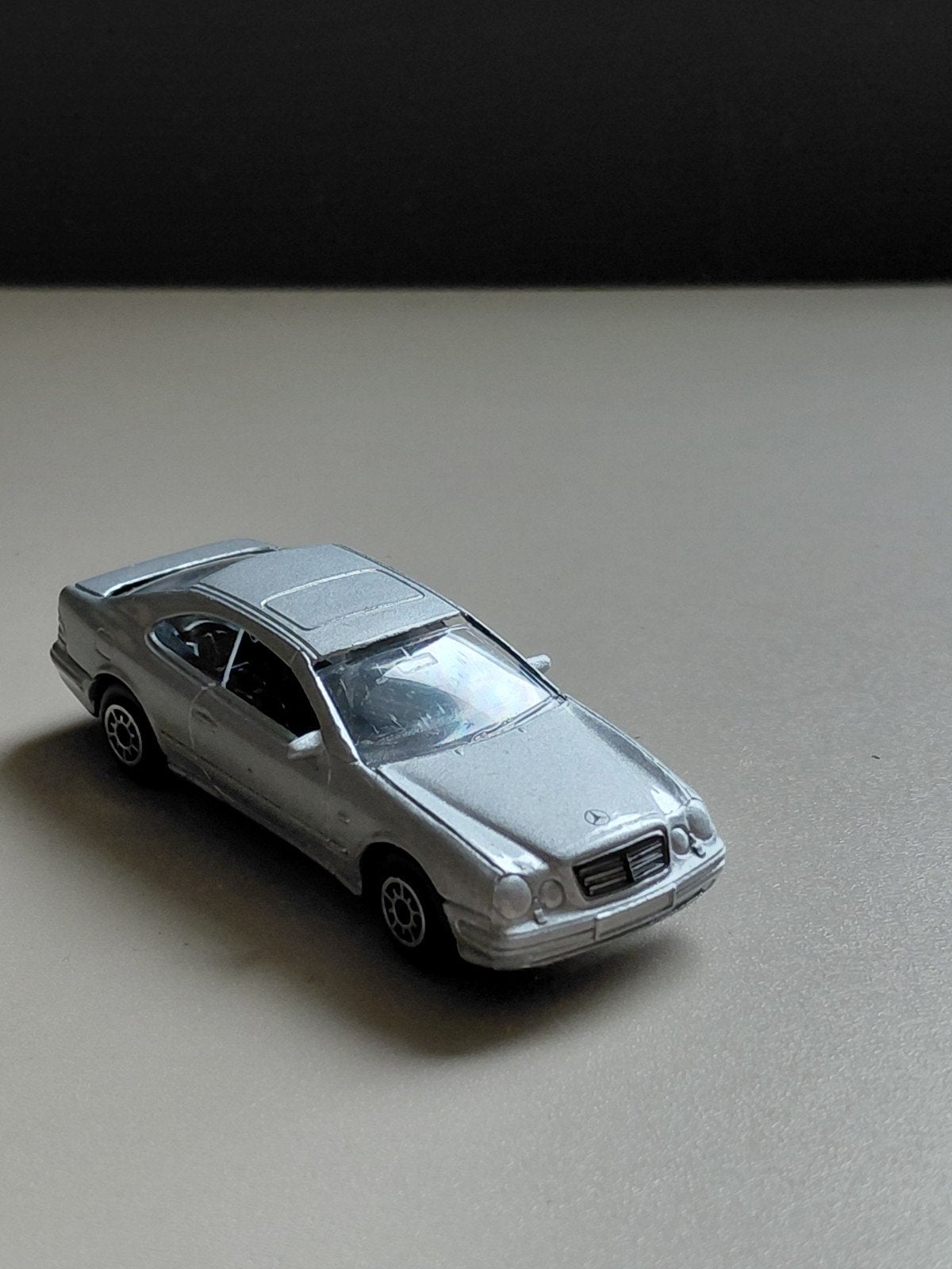 WELLY MERCEDES BENZ CLK - 1:60 Zilver, Hobby en Vrije tijd, Modelauto's | Overige schalen, Ophalen of Verzenden