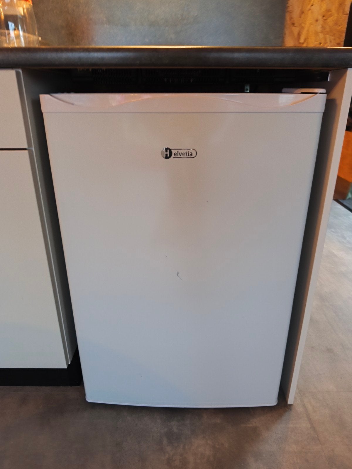 Helvetia Koelkast met vriesvak - 2 jaar oud, Witgoed en Apparatuur, Gebruikt, Minder dan 85 cm, Ophalen of Verzenden, 45 tot 60 cm