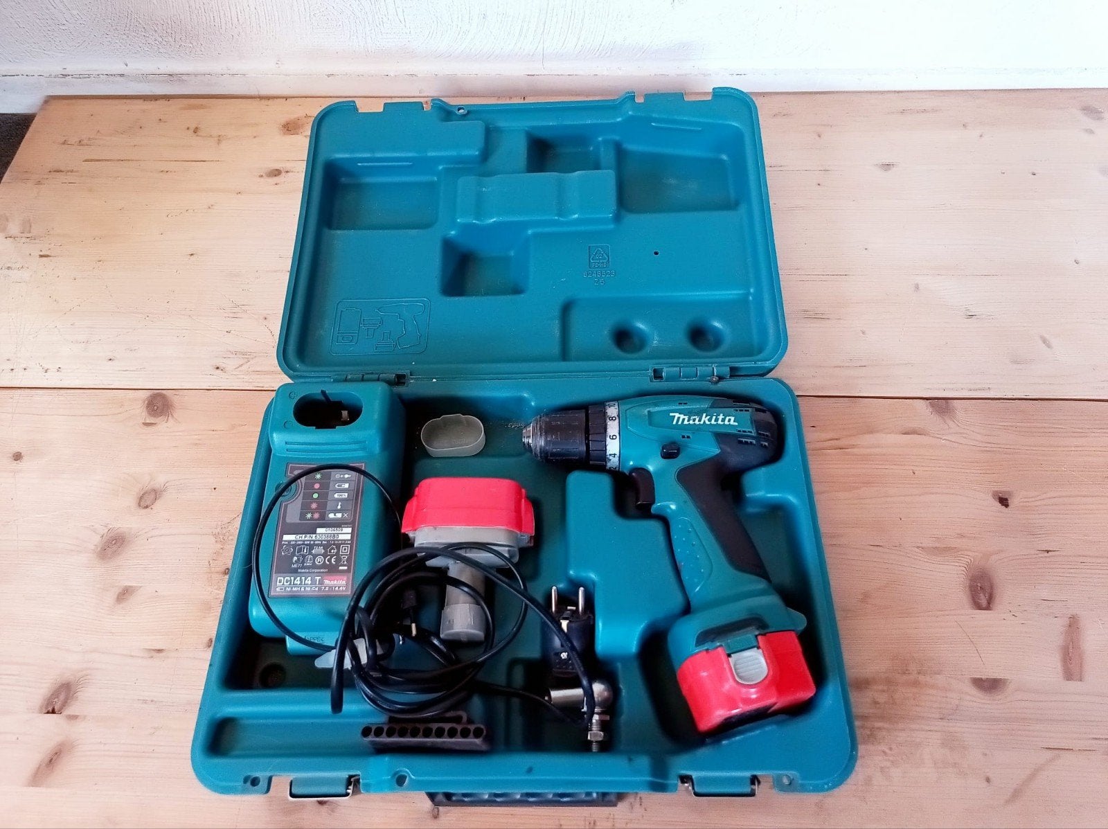 Makita 6271DWPE Accuboormachine met Koffer en Lader