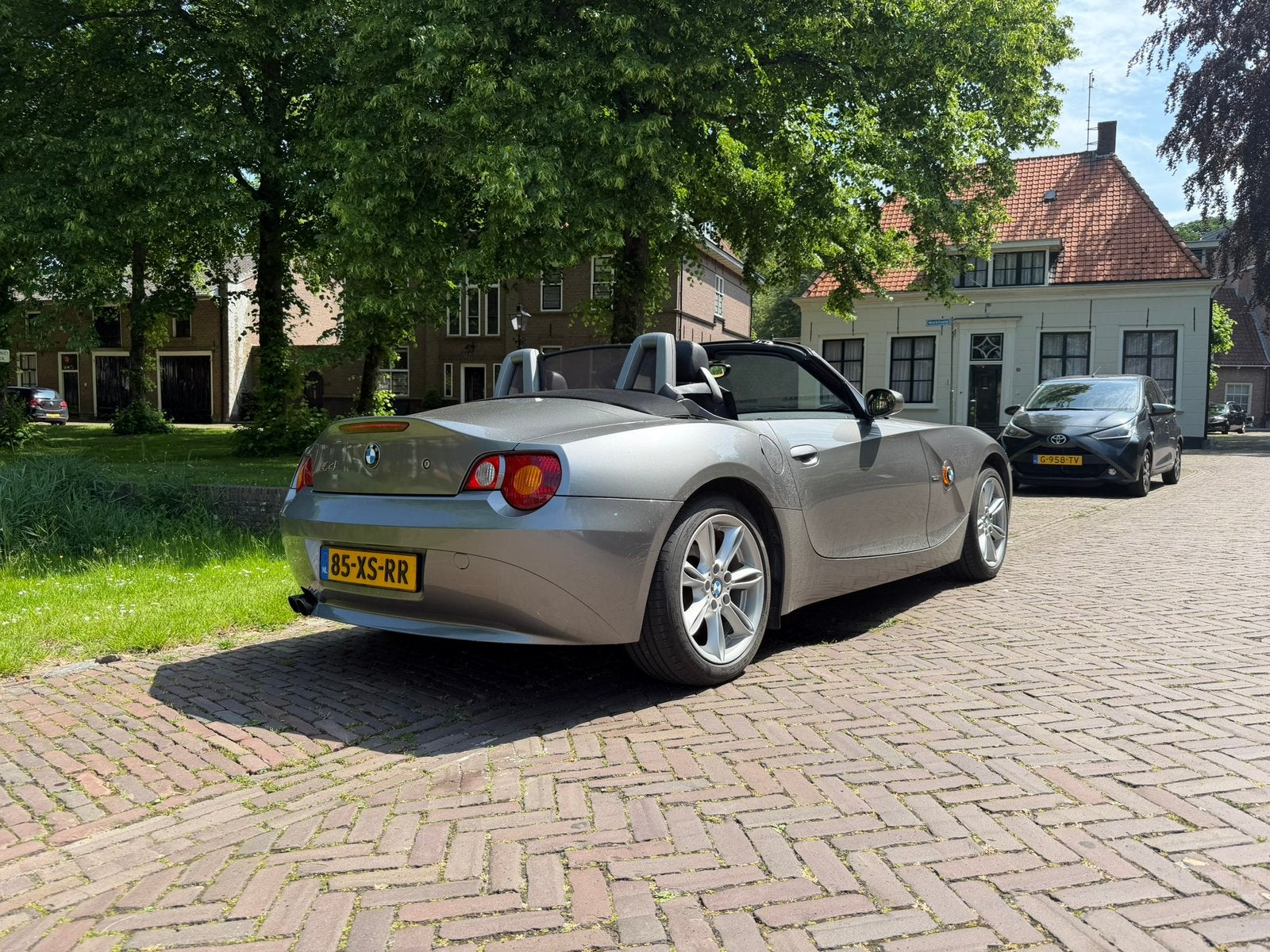 BMW Z4 E85 2.5i in NIEUWSTAAT top onderhouden, Auto's, Achterwielaandrijving, Zwart, Cabriolet, Handgeschakeld