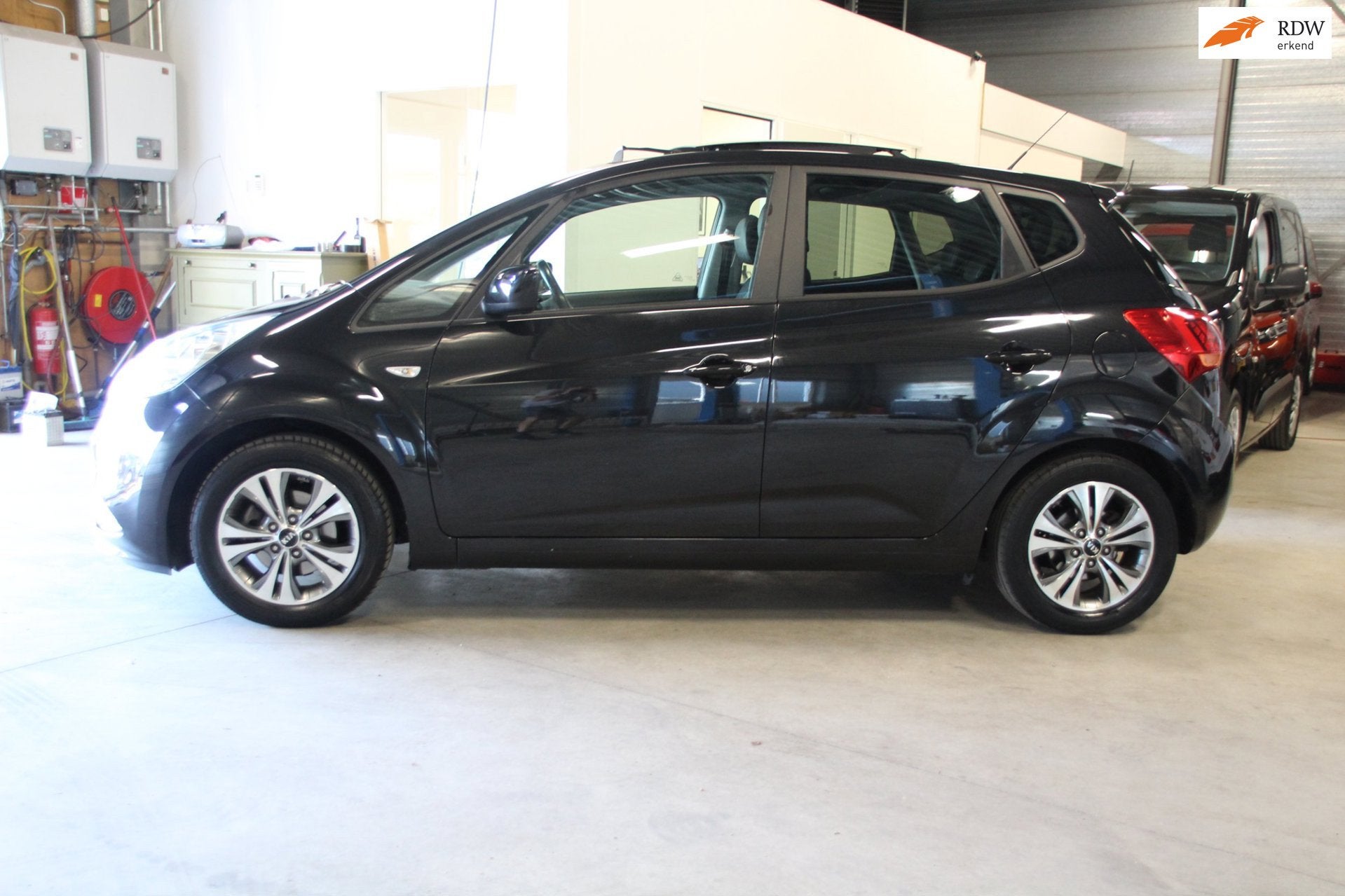 Kia Venga 1.4 CVVT DynamicPLusLine Panoramadak trekhaak navi, Auto's, Kia, Voorwielaandrijving, Gebruikt, Euro 6, 4 cilinders