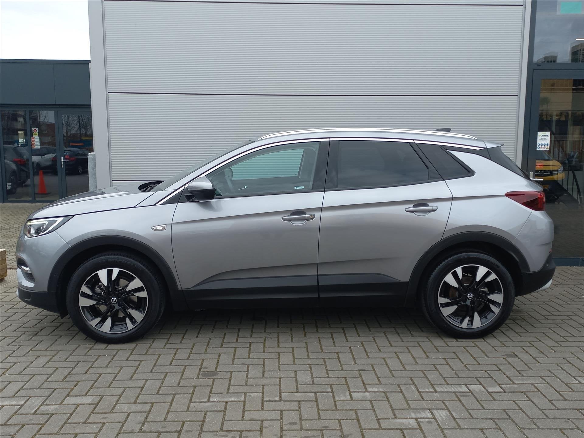 Opel Grandland X 1.2T 130pk Business Executive | Climate con, Voorwielaandrijving, Stof, Gebruikt, 1199 cc