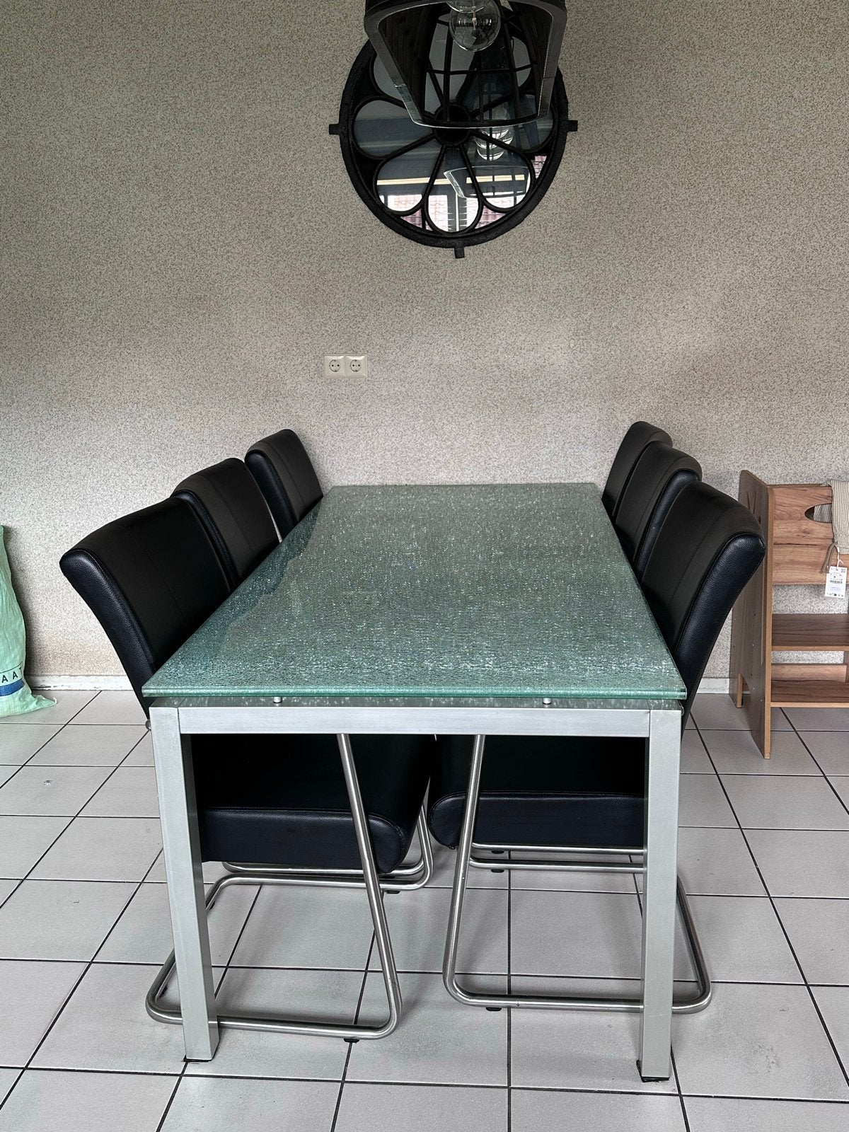 Moderne Eettafel met Glazen Blad en Zes Stoelen, Ophalen, Gebruikt, 100 tot 150 cm, 50 tot 100 cm