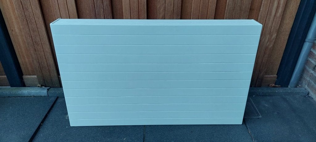 Strakke witte radiatorombouw Sentimo 60x100 cm, Ophalen, 30 tot 80 cm, 500 tot 800 watt, Radiator