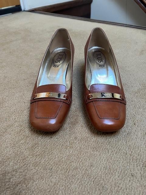 Tod's pumps, Pumps, Bruin, Ophalen of Verzenden, Zo goed als nieuw