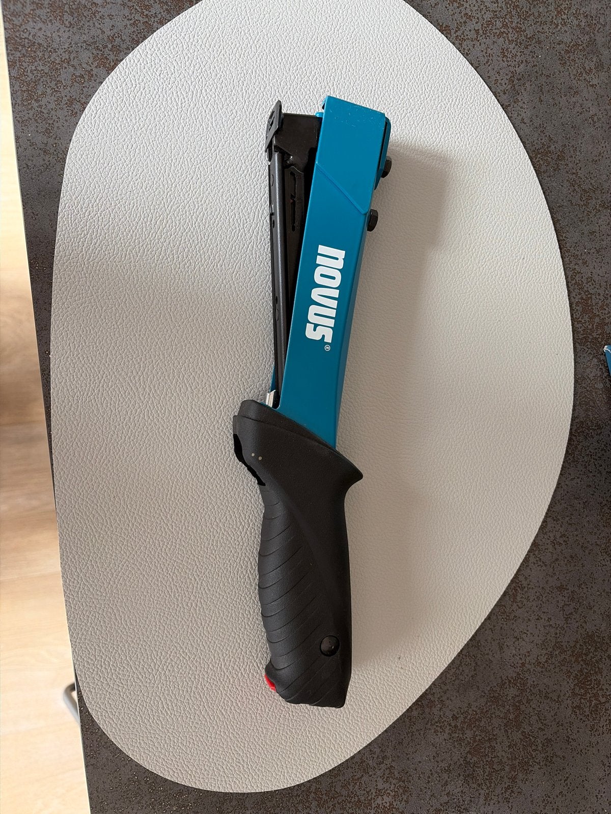 Novus J-044 Handtacker met 5000 nietjes (10mm), Ophalen of Verzenden, Zo goed als nieuw, Tacker/nietmachine, Overige merken