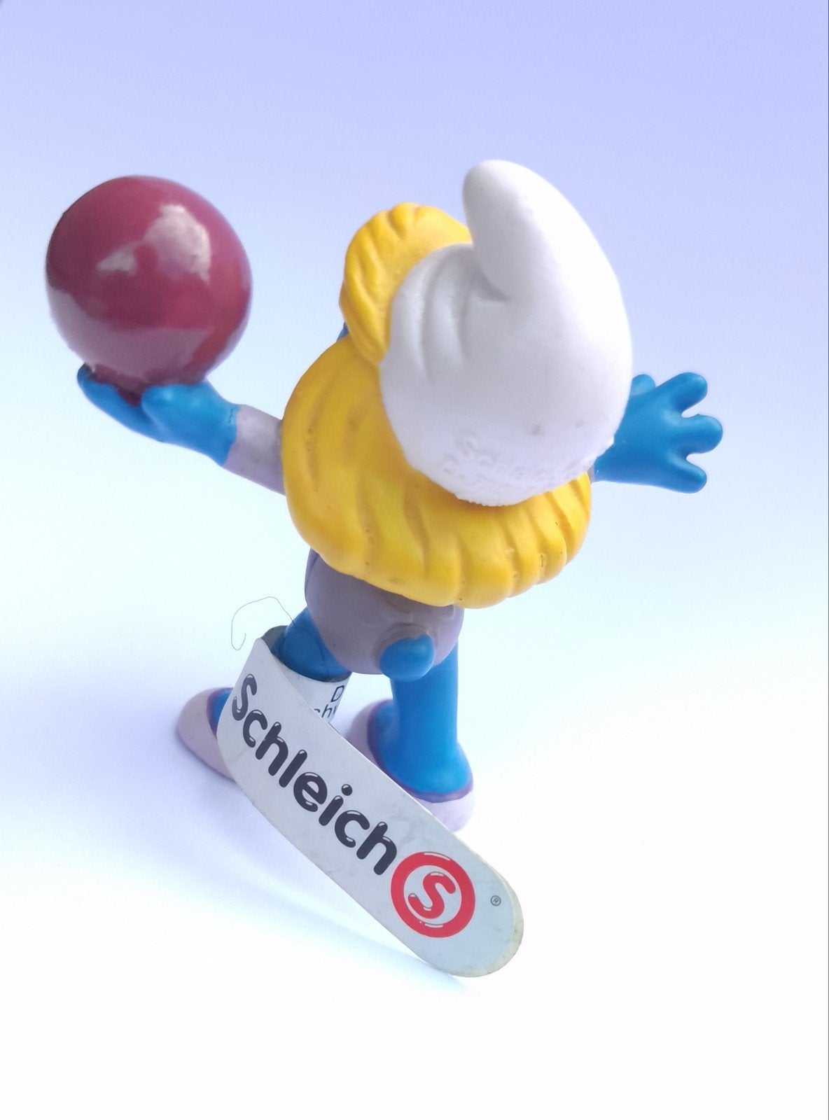 Smurfin met bal - Schleich Smurf, Ophalen of Verzenden, Gebruikt, Smurfin, Poppetje, Figuurtje of Knuffel