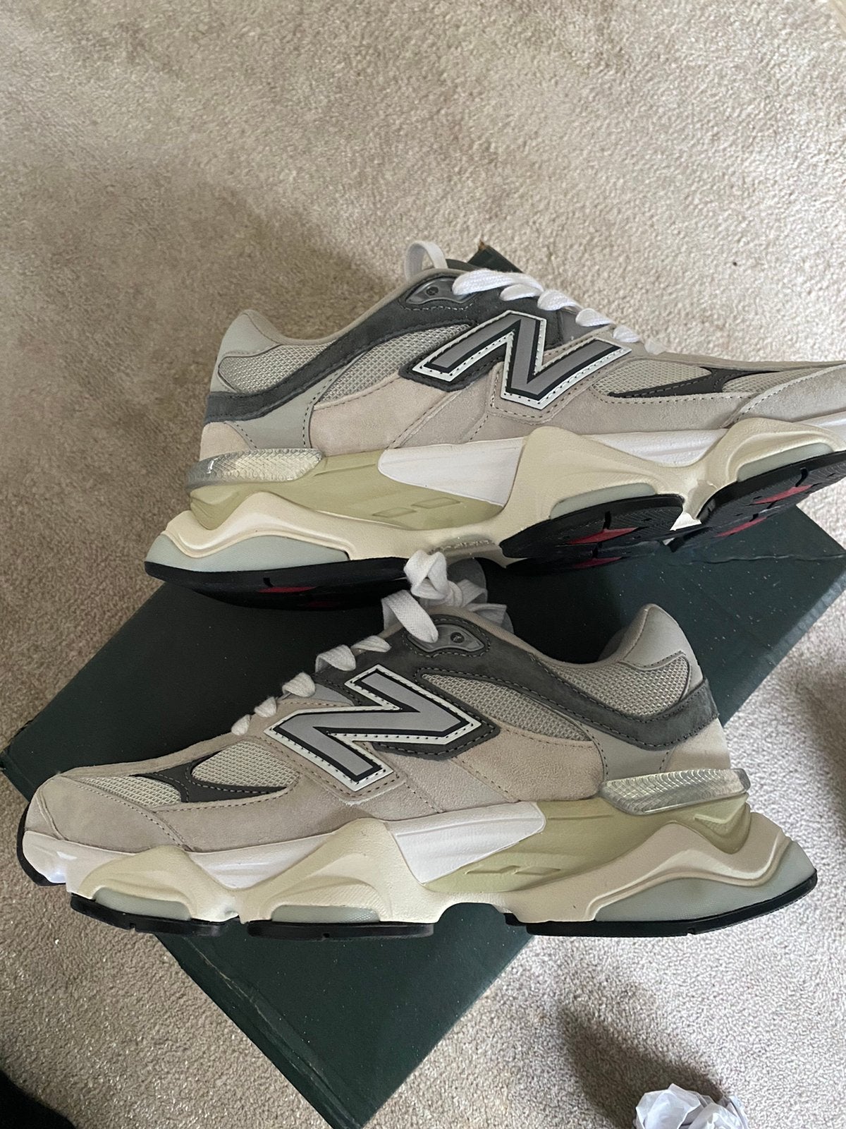 New Balance 9060 maat 43 NIEUW, Ophalen of Verzenden, Zo goed als nieuw