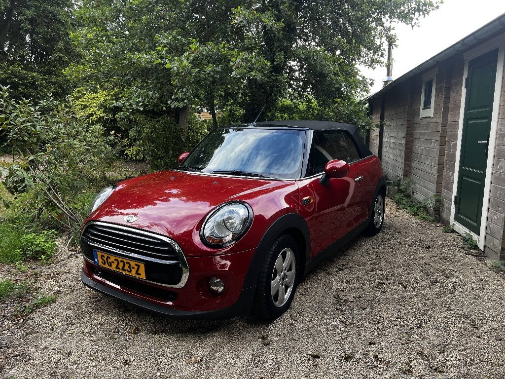 Mini 1.5 Cooper Cabrio 2016 Rood, Voorwielaandrijving, Zwart, Cabriolet, 4 stoelen