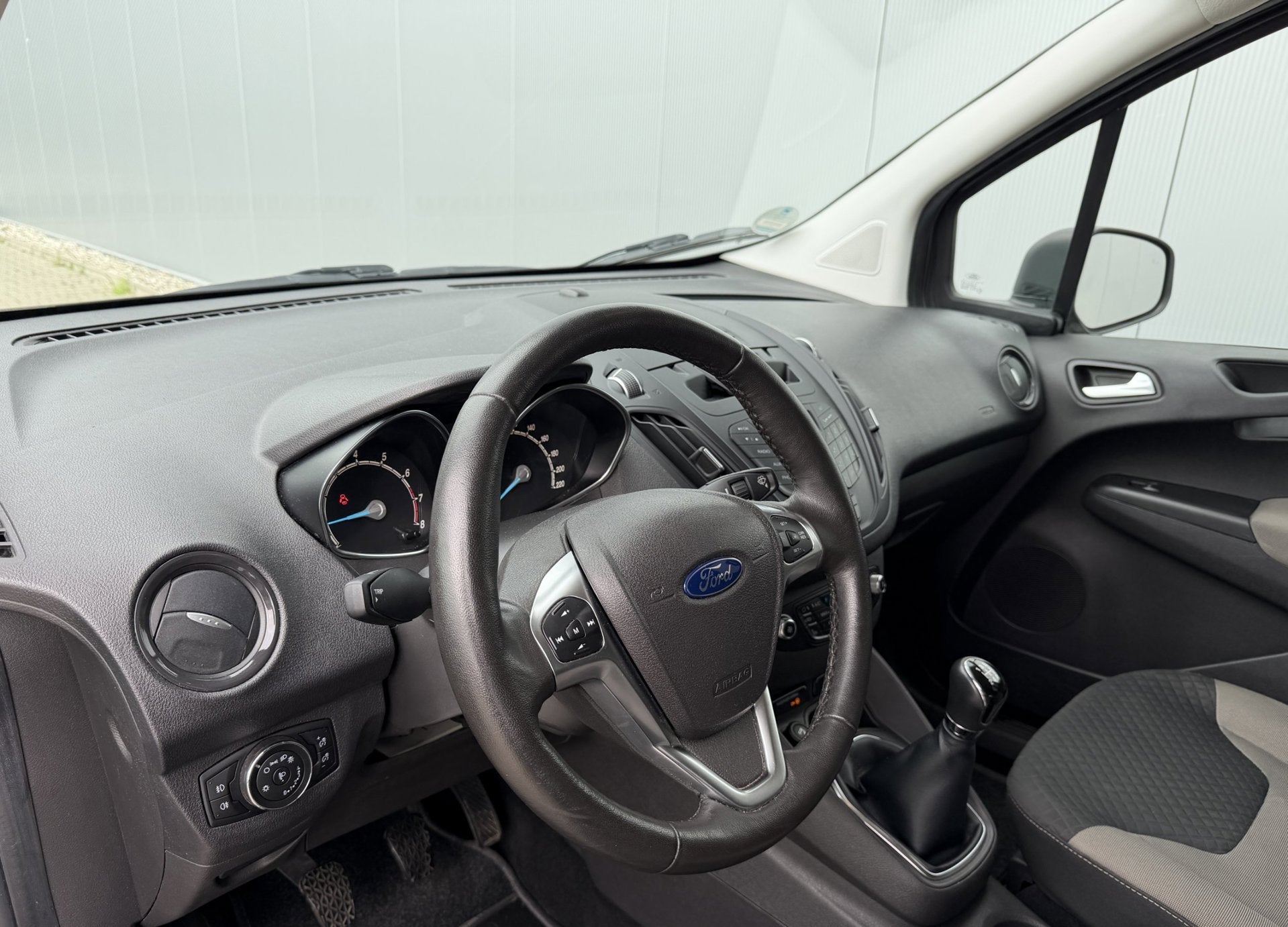 Ford TOURNEO COURIER 1.0 Ecoboost Titanium 101PK Cruise, Auto's, Voorwielaandrijving, Gebruikt, Euro 6, Bedrijf
