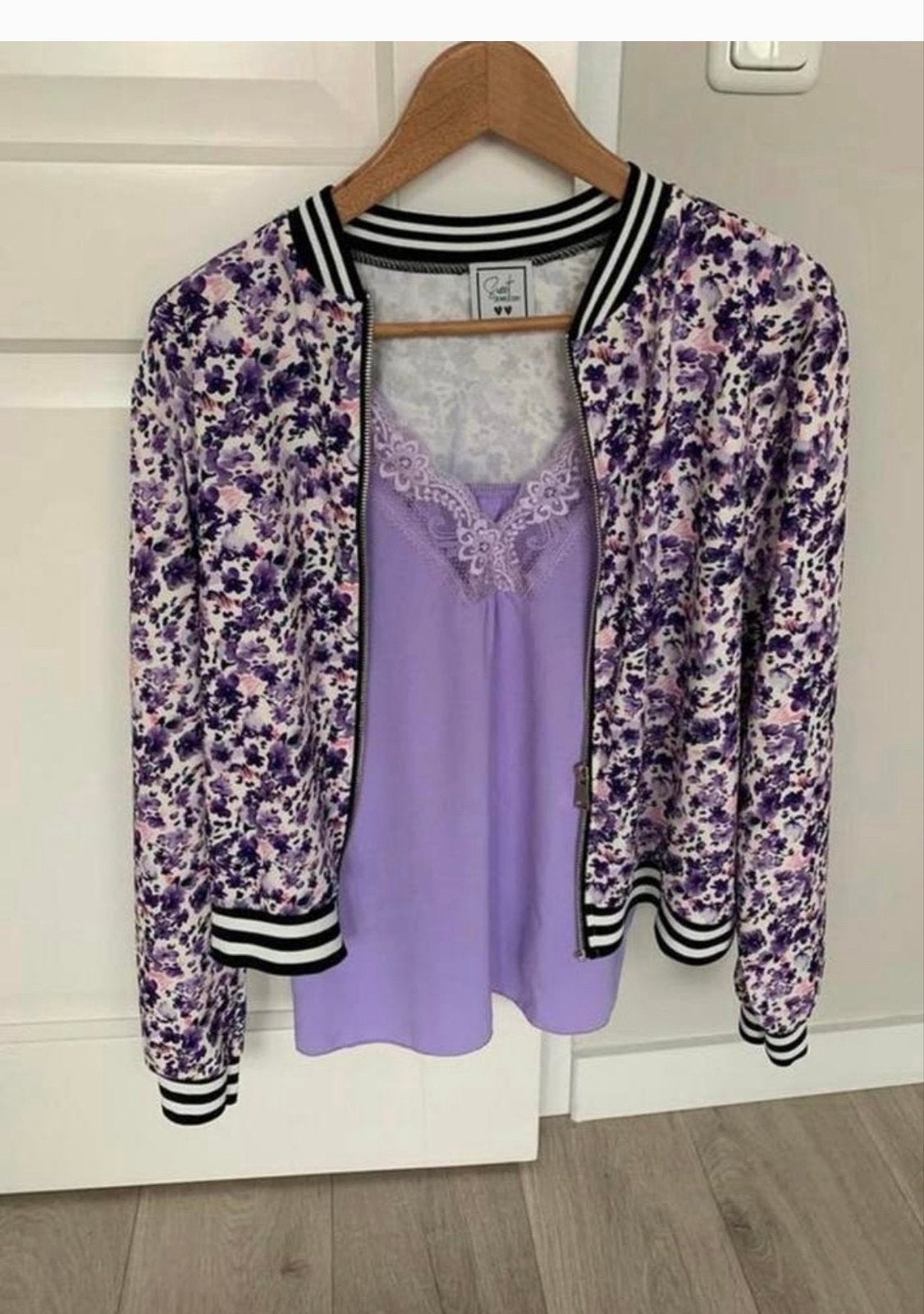 Sweet Jewellery set: jasje met bloemenprint en paarse top, Kleding | Dames, Jassen | Zomer, Ophalen of Verzenden, Zo goed als nieuw