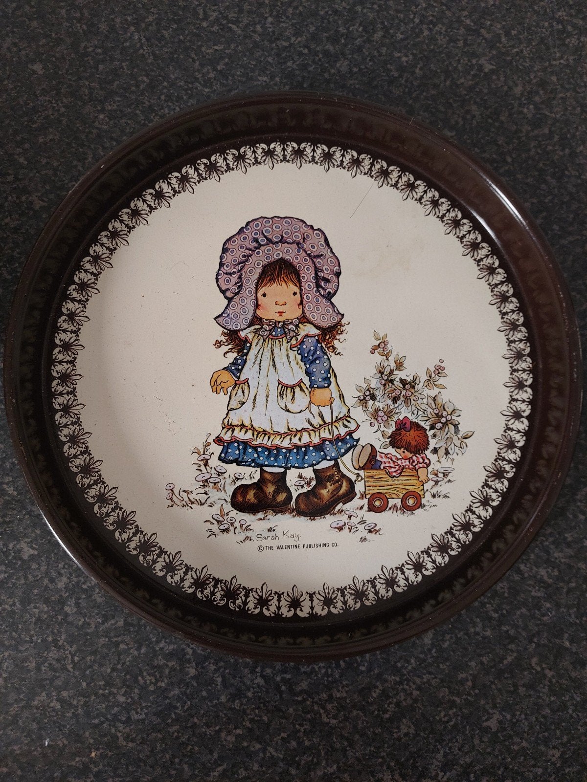 Sarah Kay dienblad 30 cm diameter, 3cm hoog, Ophalen of Verzenden, Overige materialen, Overige stijlen