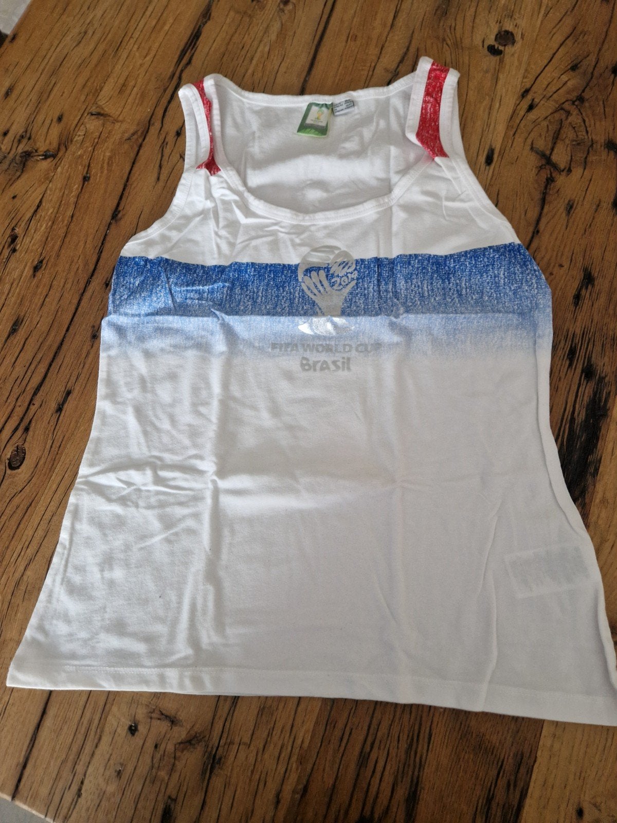Te koop witte damestop met opdruk, maat M, merk Fifa worldcu, Maat 38/40 (M), Fifa Worldcup Brasil, Wit, Ophalen of Verzenden