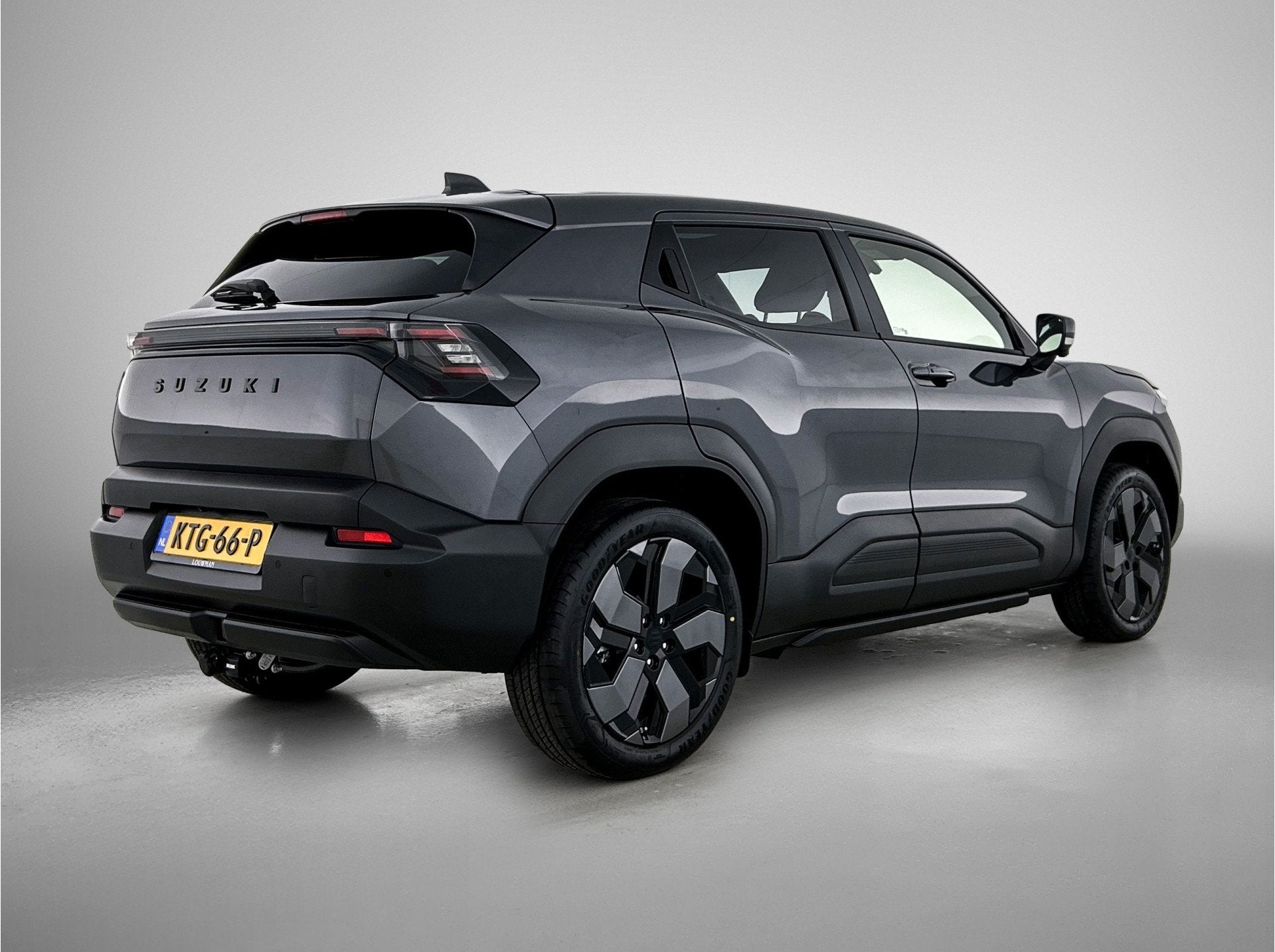 Suzuki e Vitara Style 61 kWh | Trekhaak afneembaar | Panoram, Automatische klimaatregeling, Leder en Stof, Origineel Nederlands