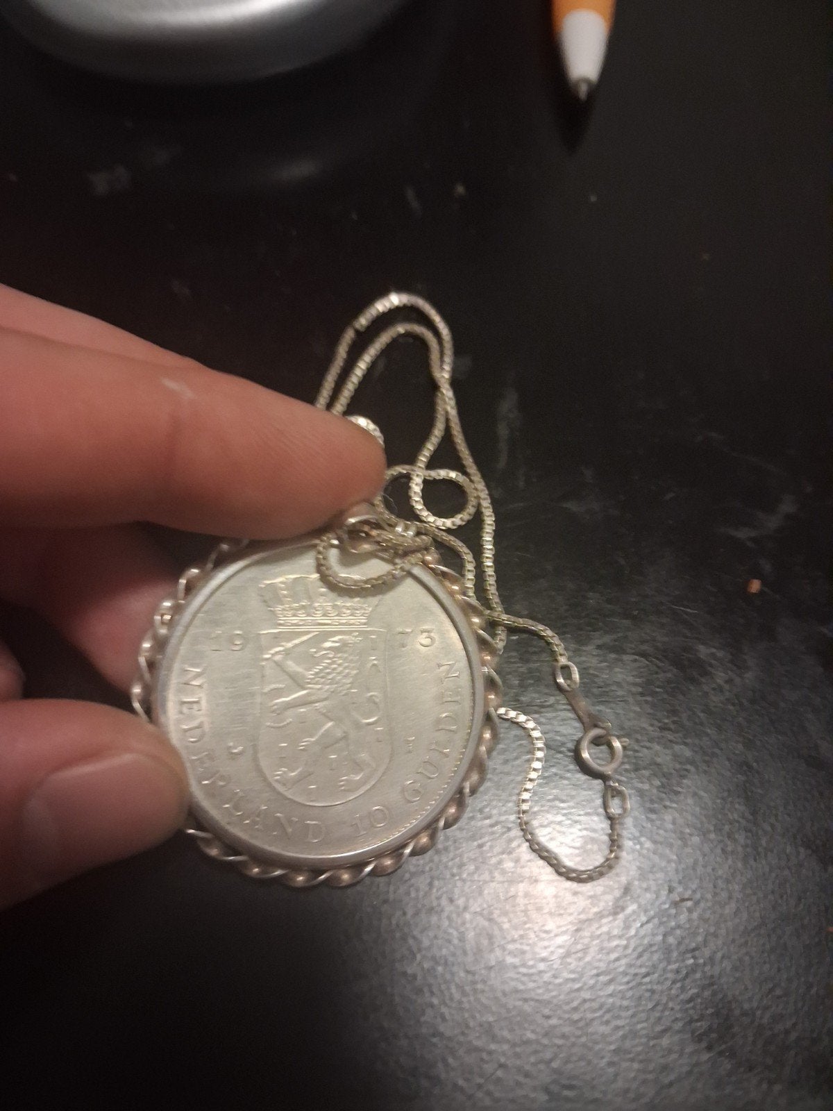 Zilveren ketting met hanger van 10 Gulden munt (1973), Met hanger, Gebruikt, Ophalen of Verzenden, Zilver