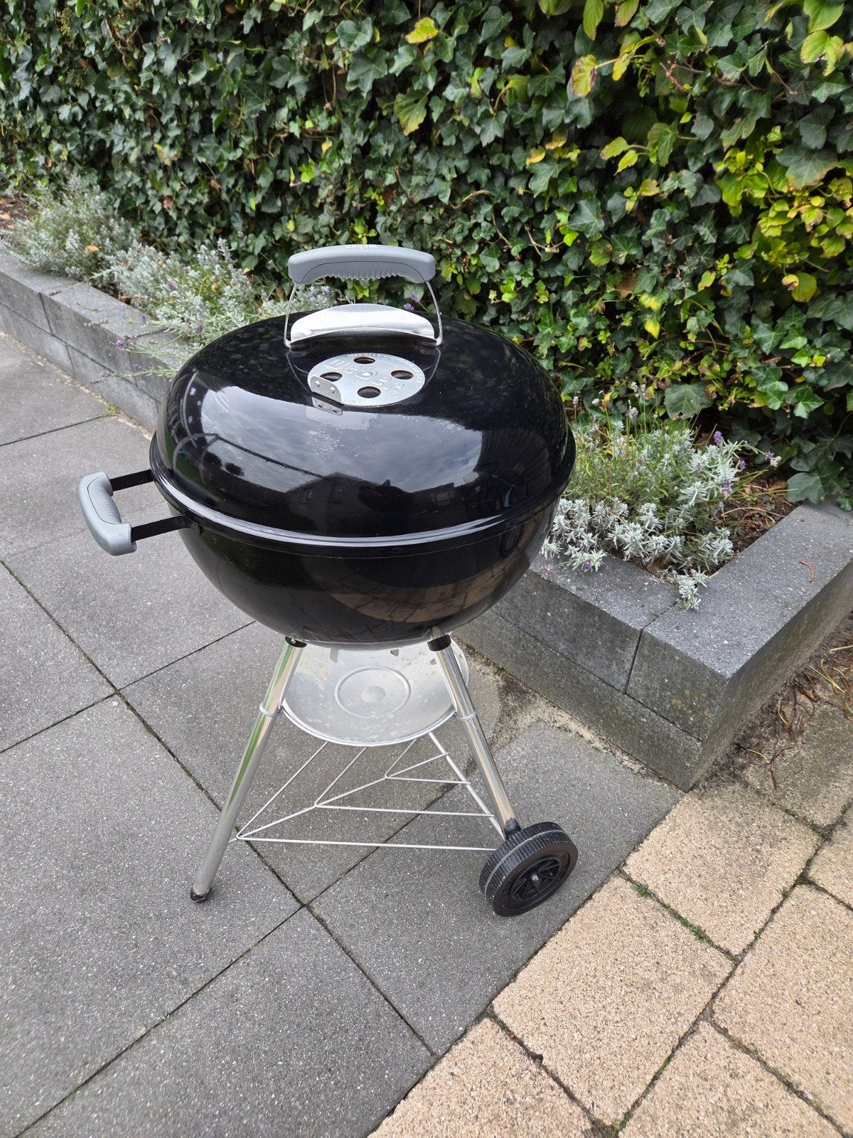 Weber Compact Kettle Houtskoolbarbecue 47 cm, Ophalen, Gebruikt, Weber