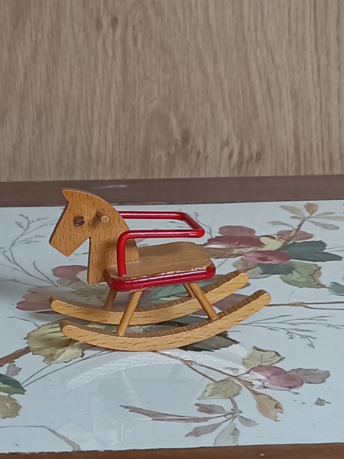 Vintage hobbel paardje poppenhuis, Verzamelen, Verzenden, Gebruikt, Poppenhuis