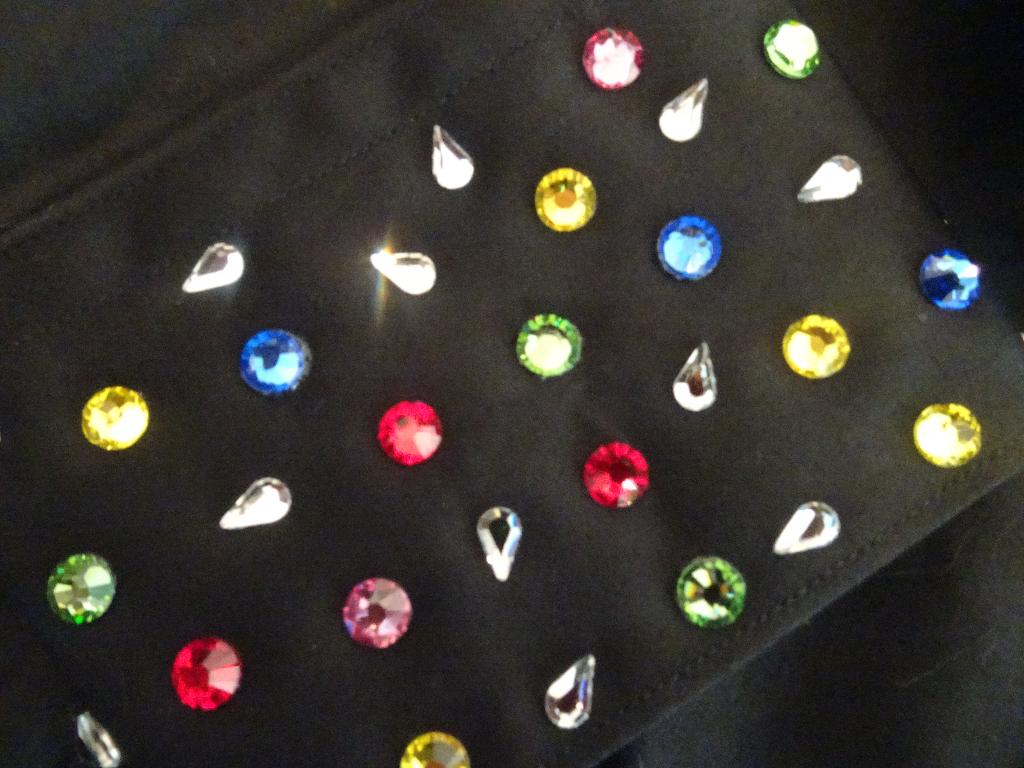 GAZOIL zwarte blouse met gekleurde Swarovski manchetten, Kleding | Dames, Blouses en Tunieken, Verzenden, Zwart, Maat 46/48 (XL) of groter