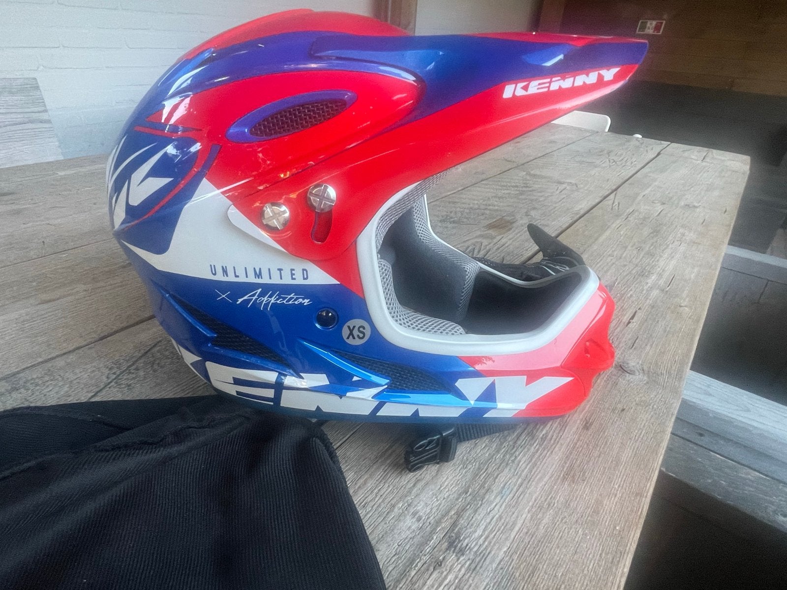 BMX Helm Kenny XS Blauw/Rood/Wit met Troy Lee Design Handsch, Fietsen en Brommers, Fietsaccessoires | Fietshelmen, Ophalen, Zo goed als nieuw