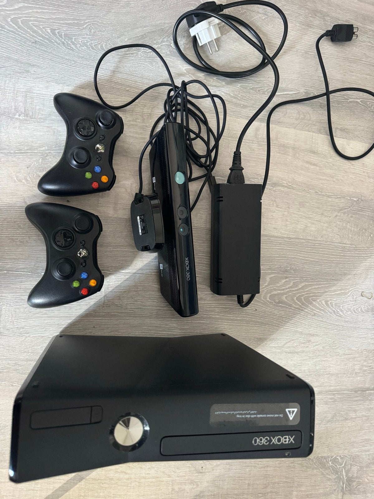 Xbox 360 met Kinect, 2 controllers en stuurwiel, Spelcomputers en Games, Spelcomputers | Xbox 360, Ophalen, 320 GB, Met 2 controllers