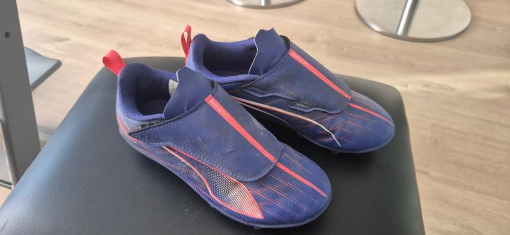 Puma voetbalschoenen maat 31, Sport en Fitness, Voetbal, Zo goed als nieuw, Schoenen, Ophalen of Verzenden