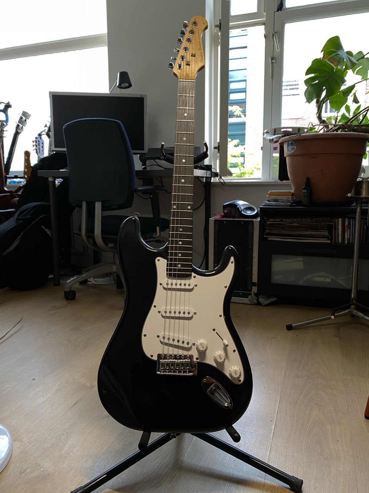 Harley Benton Stratocaster - Zo goed als nieuw, Muziek en Instrumenten, Snaarinstrumenten | Gitaren | Elektrisch, Ophalen, Zo goed als nieuw