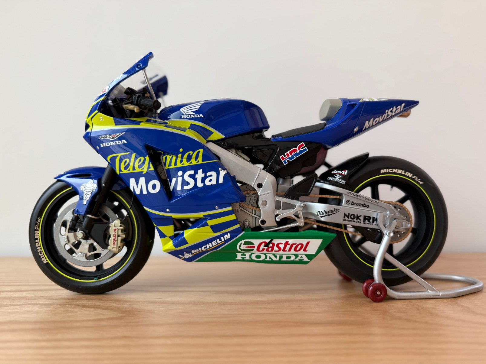 Minichamps 1:6 Sete Gibernau Honda RC 211V Telefonica 2003, Ophalen, Zo goed als nieuw, Motor