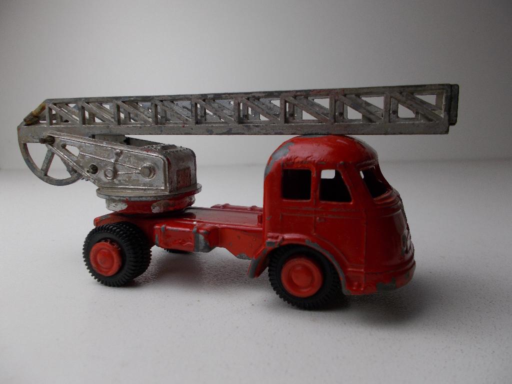 Jaren 60 GAMA West Germany 912 MERCEDES FIRE LADDERWAGEN (B), Ophalen of Verzenden, Gebruikt, Bus of Vrachtwagen, Gama
