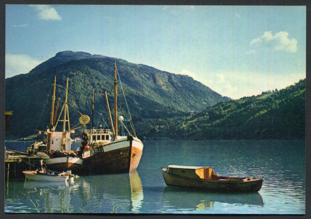 Norway 2G , Fishing boats on Fjord, Verzamelen, Scheepvaart, Ophalen of Verzenden, Zo goed als nieuw, Motorboot of Zeilboot, Kaart, Foto of Prent