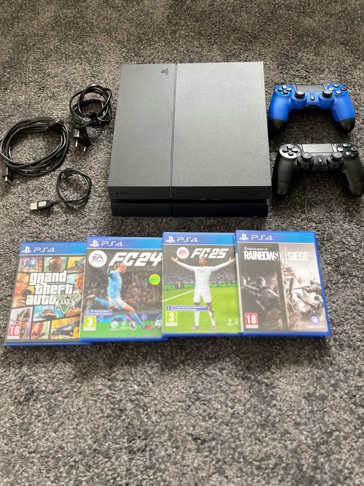 PlayStation 4 met 2 controllers en 4 games, Spelcomputers en Games, Spelcomputers | Sony PlayStation 4, Met 2 controllers, Ophalen of Verzenden