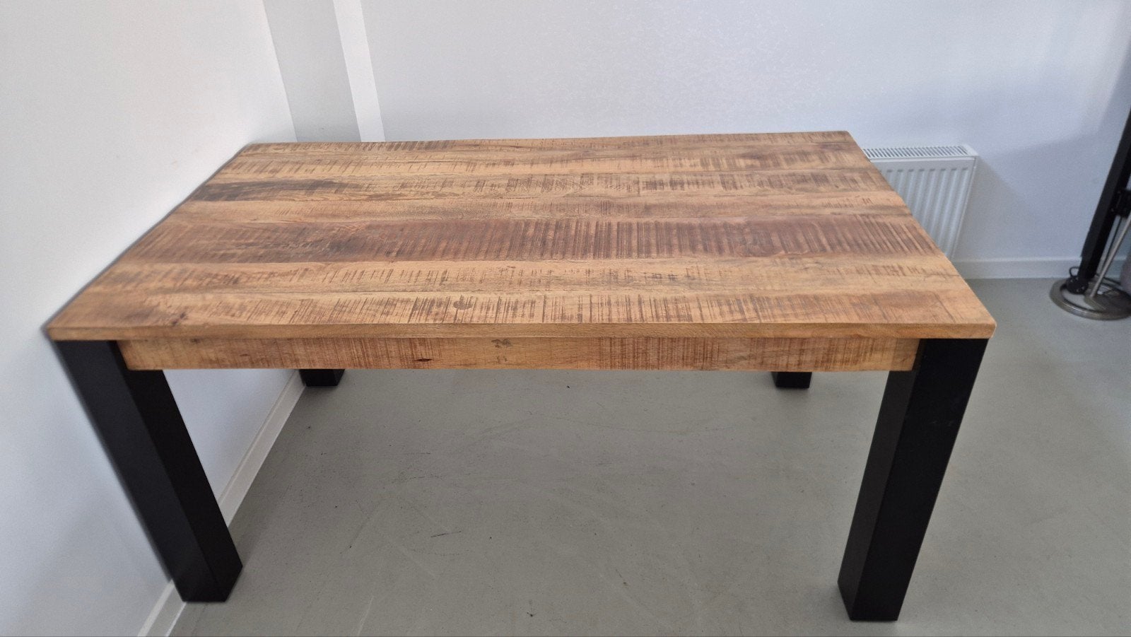 Foto 10 van meubelset  salontafel en eettafel van massief hout