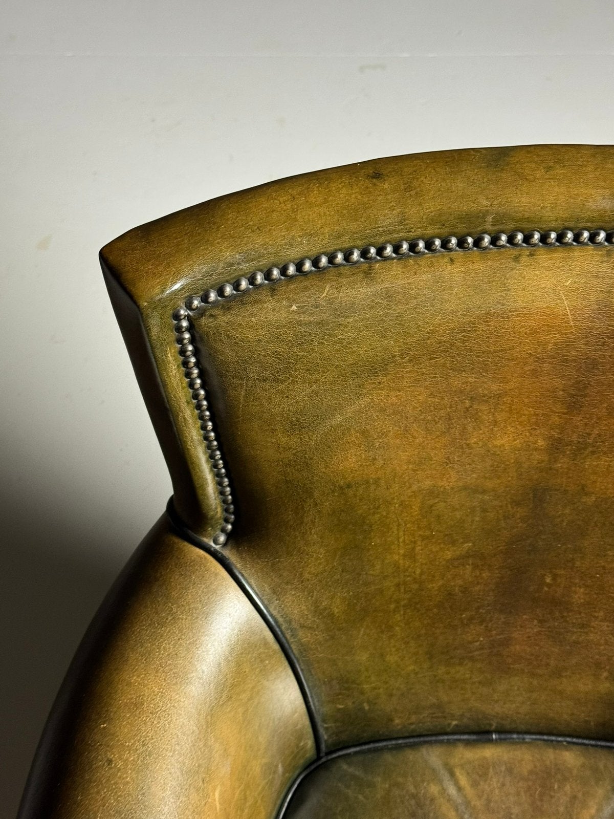 Schapenleren clubfauteuil groen bruin klassiek, Huis en Inrichting, Fauteuils, Ophalen, Zo goed als nieuw, 75 tot 100 cm