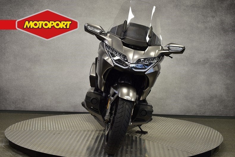 Honda GL 1800 BAGGER (bj 2018), Info@motoportwormerveer.nl, Honda Motor Europe, Bedrijf, Crystal Bldng B-Unit B11.2 Rivium Blv200
2909 LK  Capelle aan den IJsel, NL