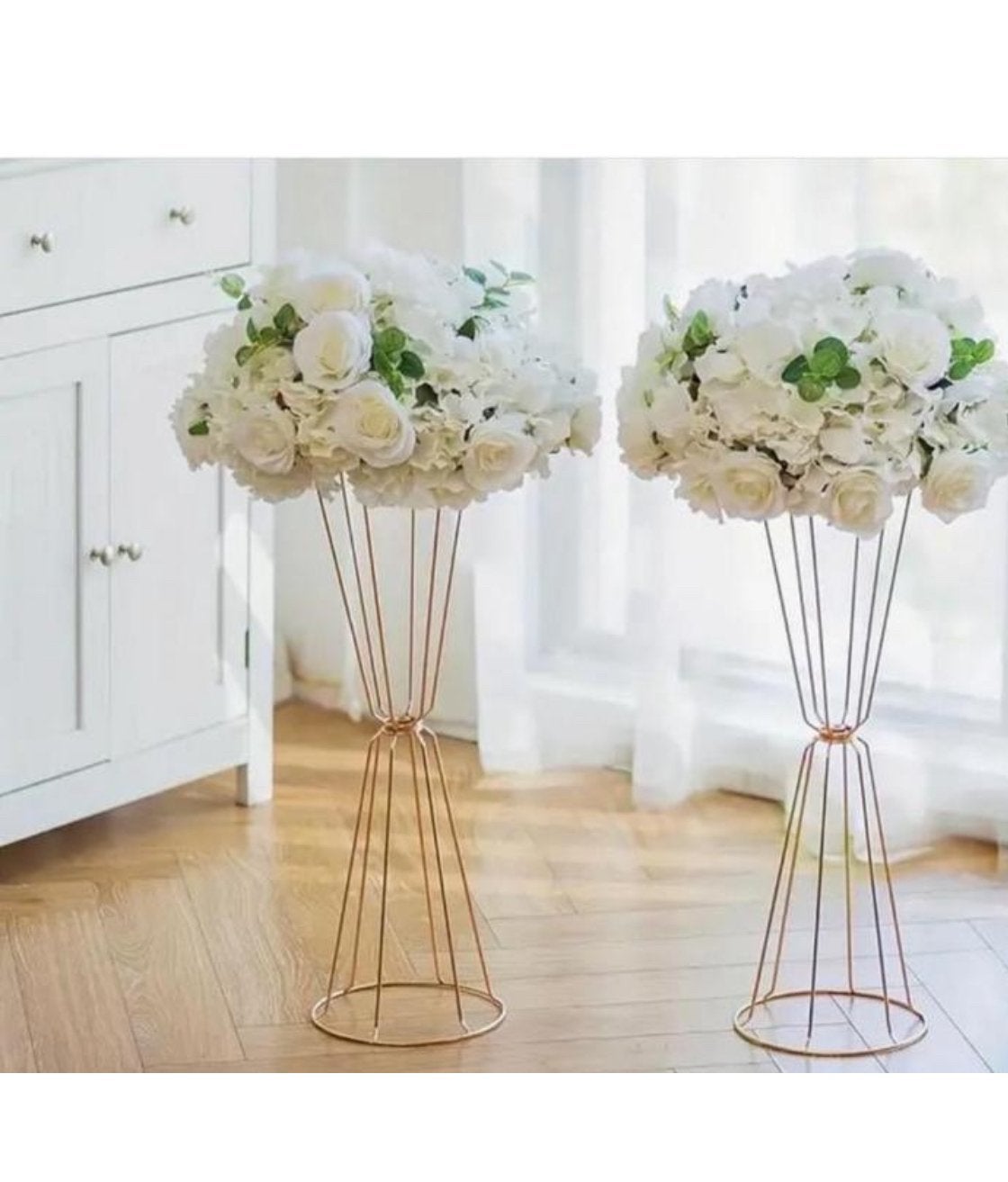Bloem staanders met witte zijde bloemen te HUUR, Ophalen, Zo goed als nieuw, Geboorte of Huwelijk