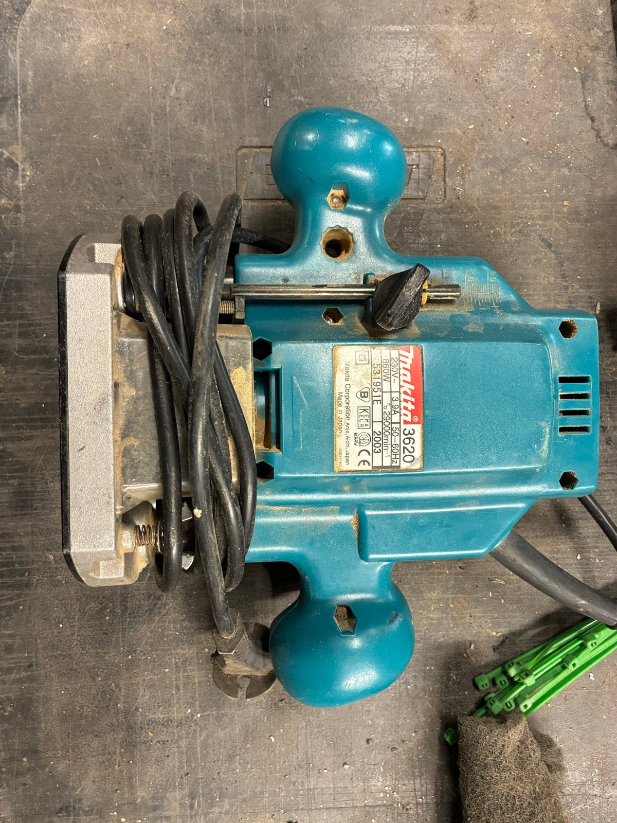 Makita 3620 Bovenfrees - Gebruikt maar functioneel, Doe-het-zelf en Verbouw, Ophalen, Gebruikt, Elektrisch, Bovenfrees