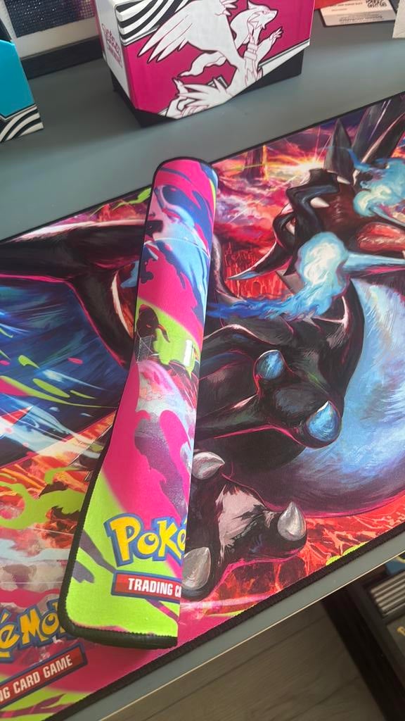 Charizard Playmat, Ophalen of Verzenden, Zo goed als nieuw