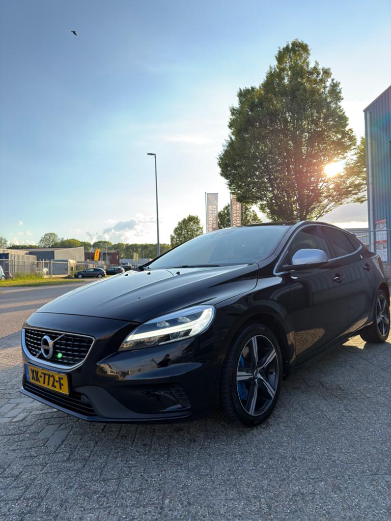 Volvo V40 T3 Polar+ Sport Automaat | Pano | Camera | 2019 |, Startonderbreker, 1498 cc, 700 kg, Alcantara