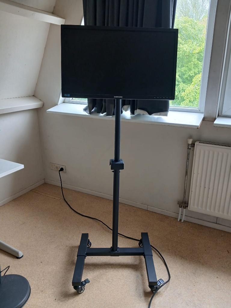 Monitor met standaard, Computers en Software, Monitoren, IPS, Ophalen of Verzenden, Zo goed als nieuw, Overige resoluties