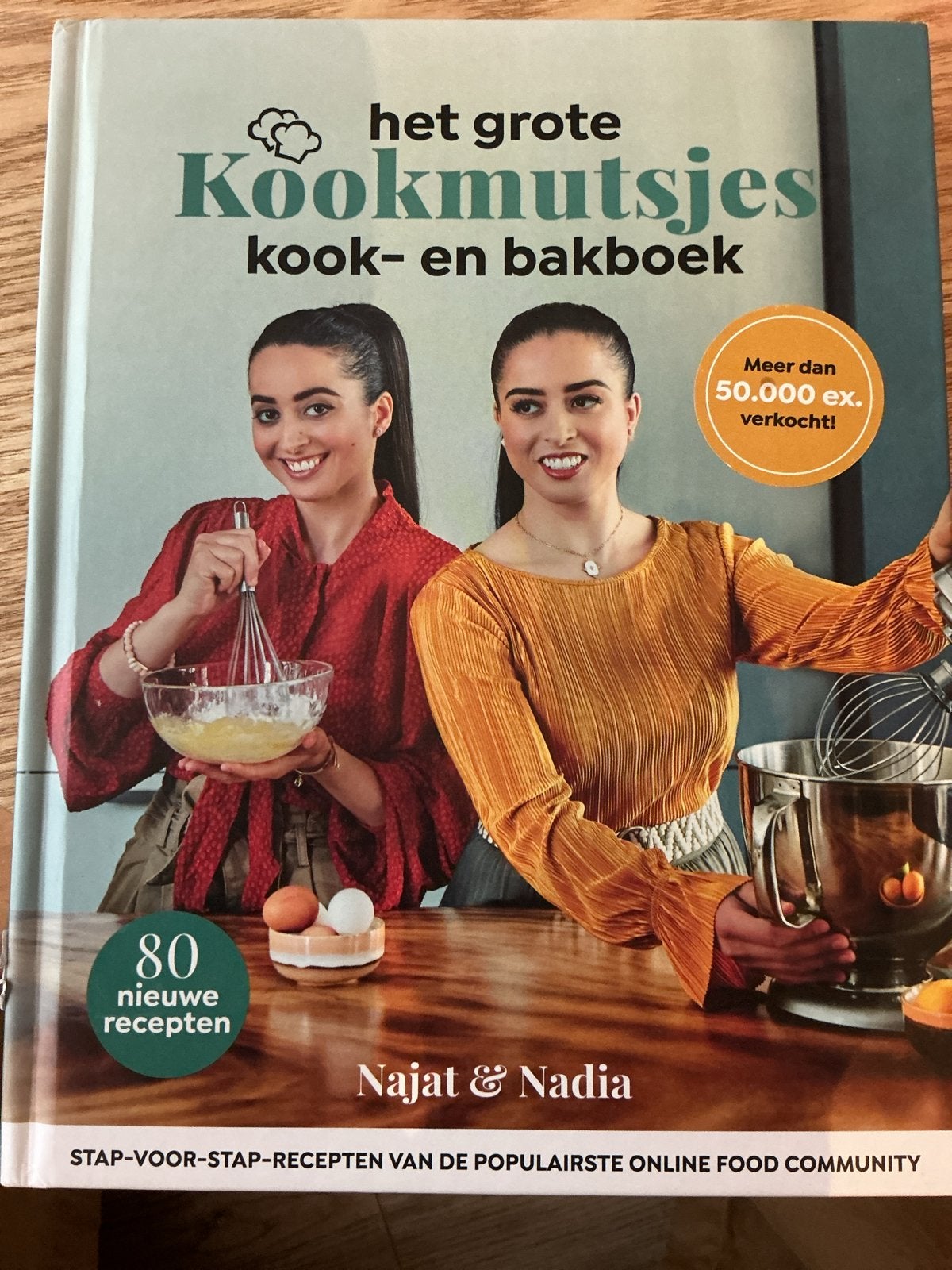 Het Grote Kookmutsjes Kook- en Bakboek - Najat & Nadia, Ophalen of Verzenden, Zo goed als nieuw, Overige gebieden, Hoofdgerechten