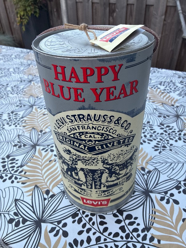 Happy blue year levi’s blik, Verzamelen, Ophalen of Verzenden, Zo goed als nieuw, Overige, Overige merken