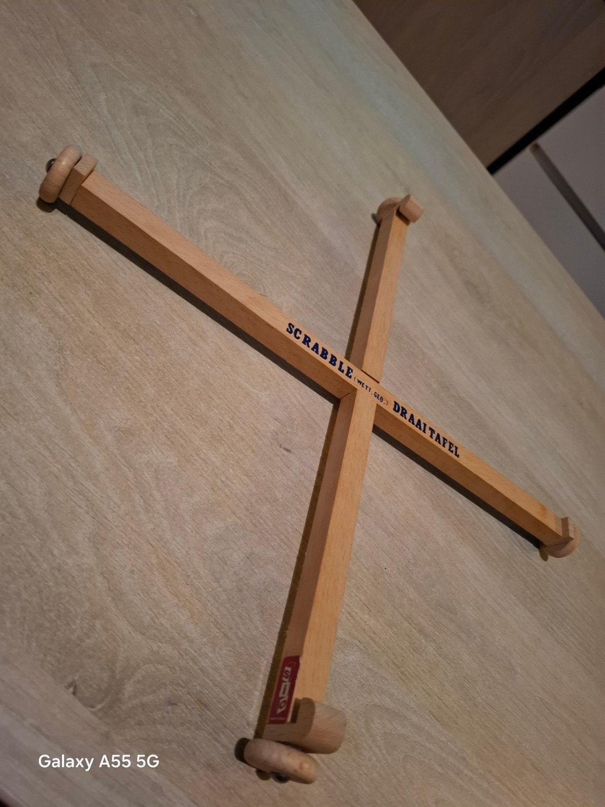 Scrabble Draaitafel - Houten Onderstel, Hobby en Vrije tijd, Gezelschapsspellen | Bordspellen, Gebruikt, Ophalen of Verzenden