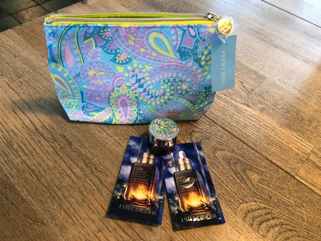 Estée Lauder nieuw toilettasje met 3 gezichtssamples., Ophalen of Verzenden, Nieuw, Ogen, Verzorging