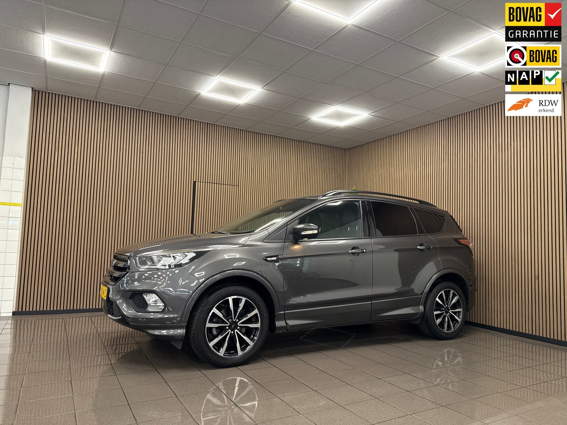 Ford Kuga 1.5 EcoBoost ST Line * Dealer onderhouden / Trekha, Auto's, Ford, Euro 6, 4 cilinders, Bluetooth, Origineel Nederlands