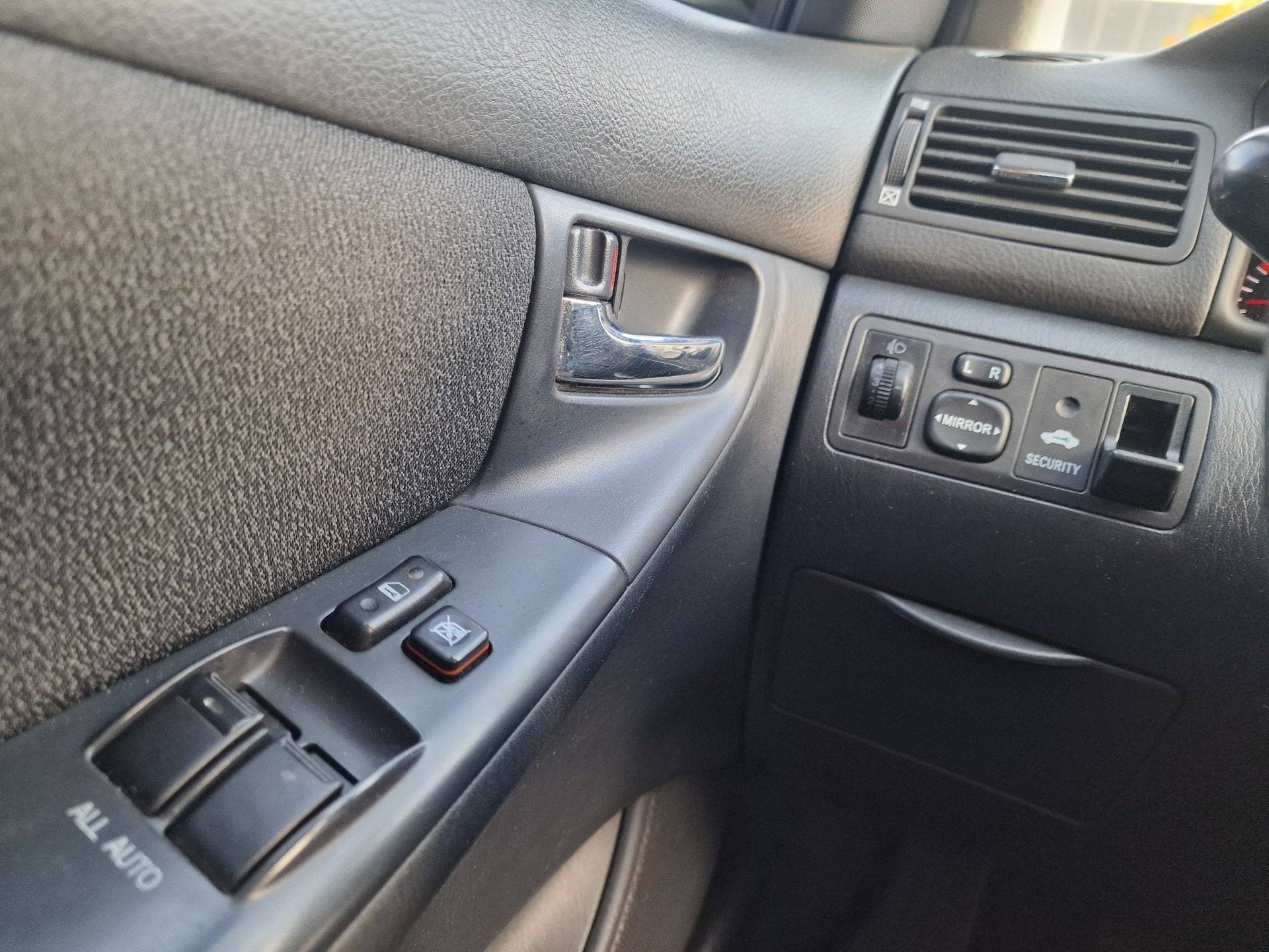 Foto 16 van Toyota Corolla 1.6 VVT-i Linea Terra AIRCO IJSKOUD 2 X SLEUT