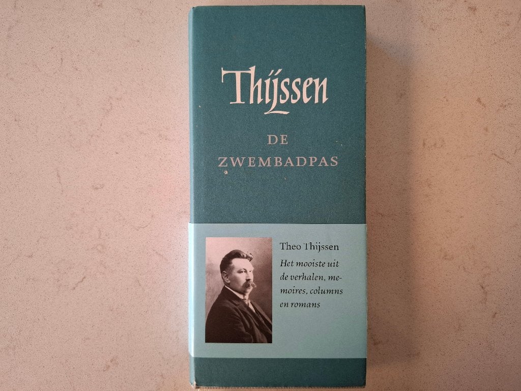 Theo Thijssen - De Zwembadpas (Verhalen, memoires, columns), Theo Thijssen, Ophalen of Verzenden, Zo goed als nieuw, Nederland