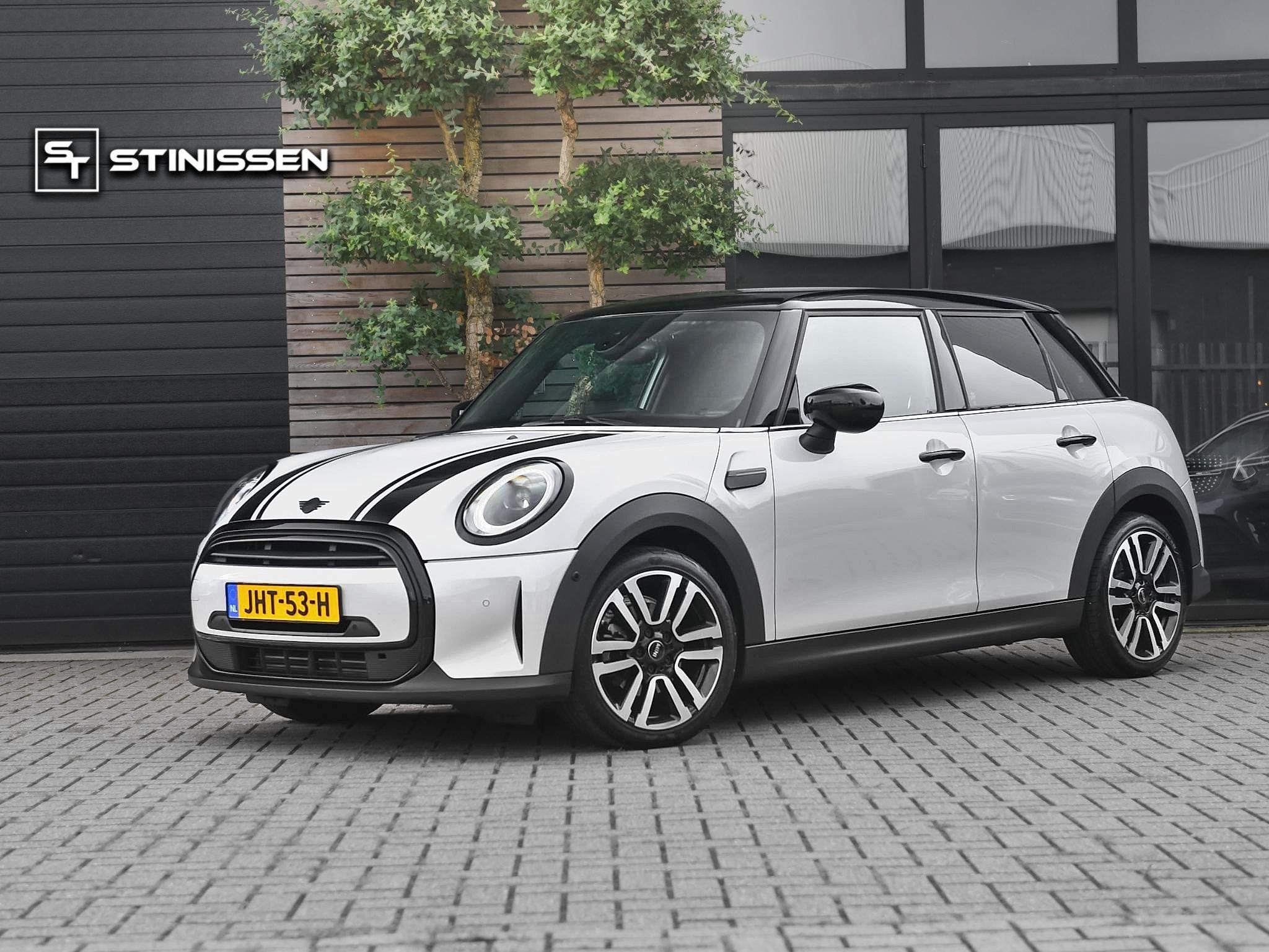 MINI 5-Deurs 1.5 Cooper Business Edition Leer Camera Led Nav, Auto's, Voorwielaandrijving, 136 pk, Gebruikt, Wit
