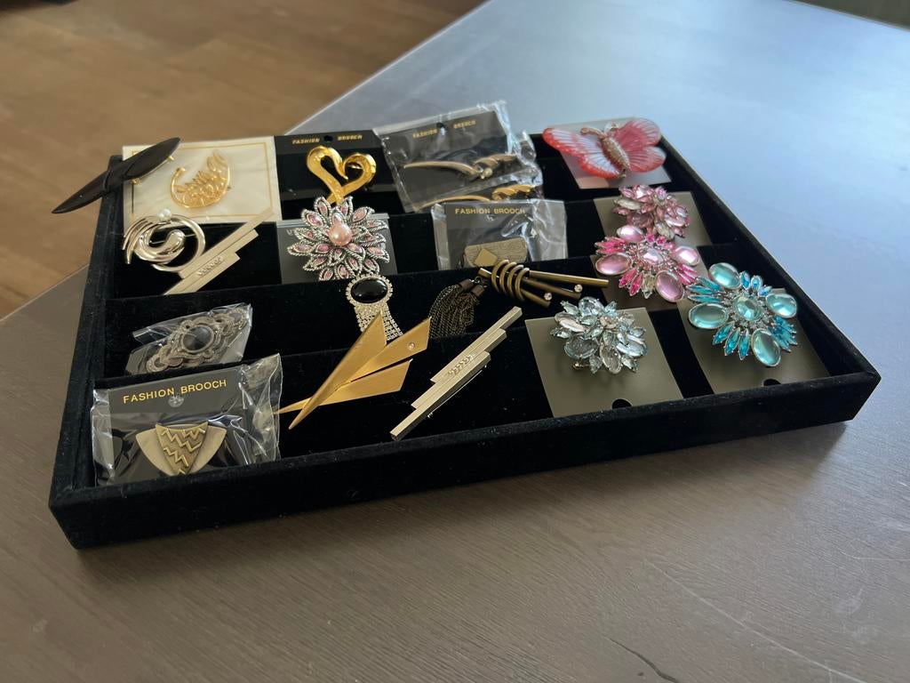 Partij van 20 Vintage Broches - Diverse Kleuren en Vormen, Met kristal, Overige materialen, 4 tot 7 cm, Overige kleuren