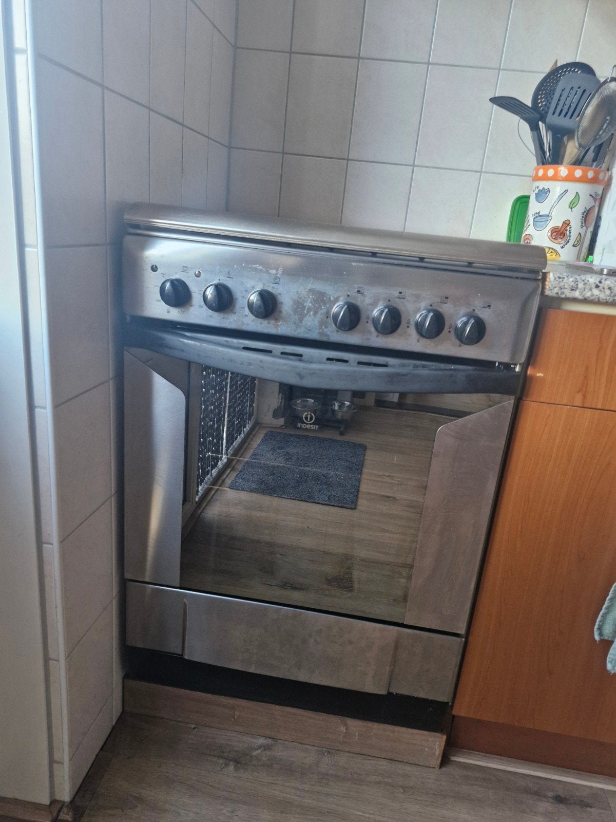 Indesit gasfornuis met oven en opbergruimte (60x50cm), Ophalen, Gebruikt, 4 kookzones, Gas