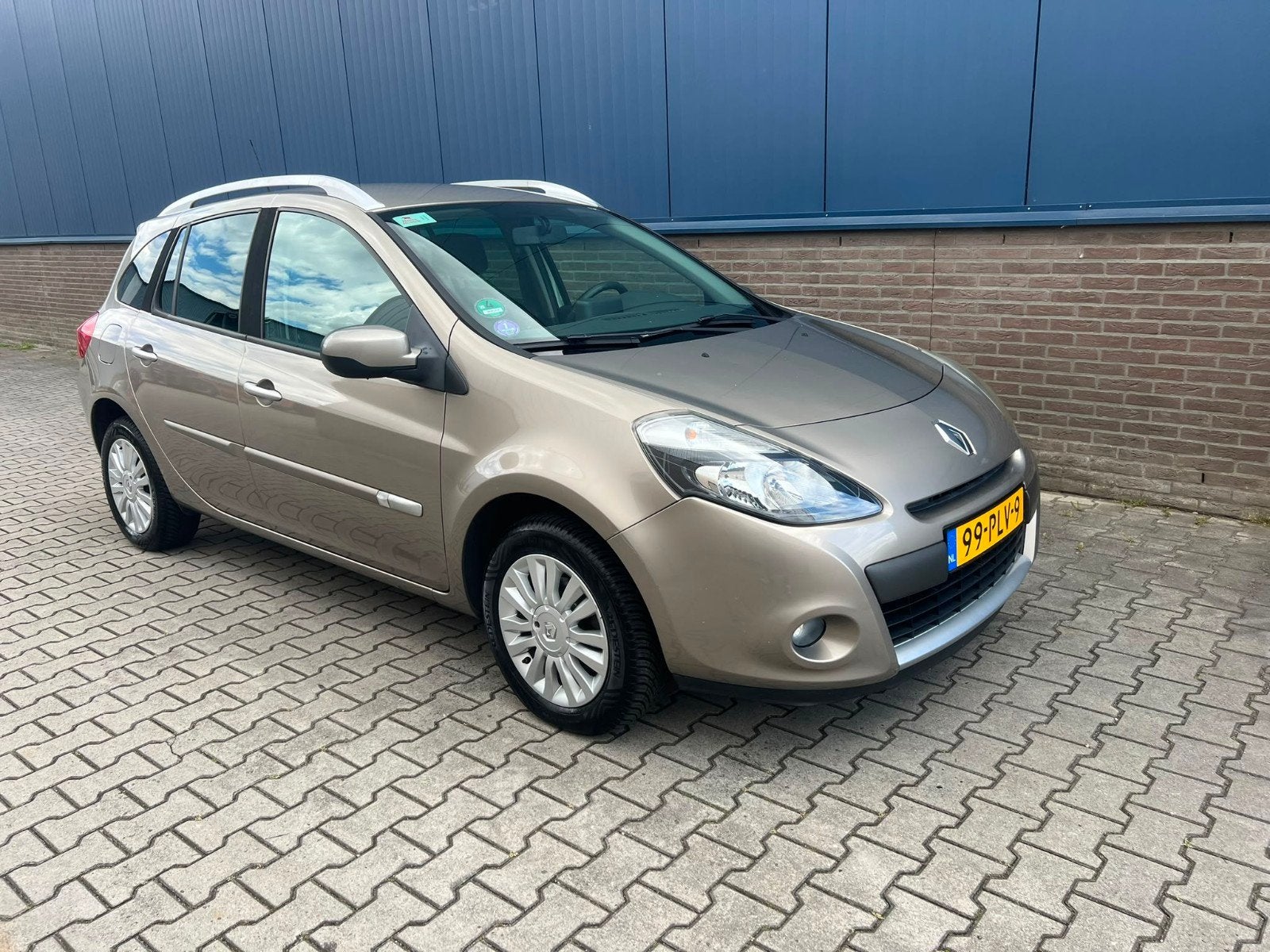 Renault Clio 1.2 TCE Estate 2011 Beige, Auto's, Voorwielaandrijving, Euro 5, 535 kg, Multifunctioneel stuurwiel